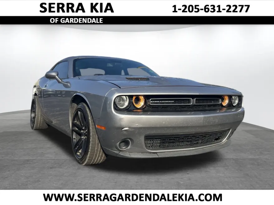 2017 Dodge Challenger SXT photo 1