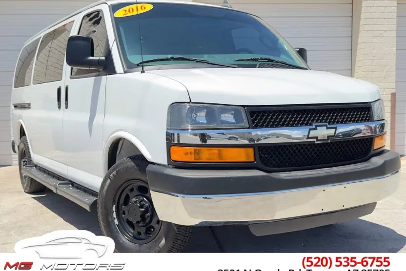 2016 Chevrolet Express Passenger LT photo 1