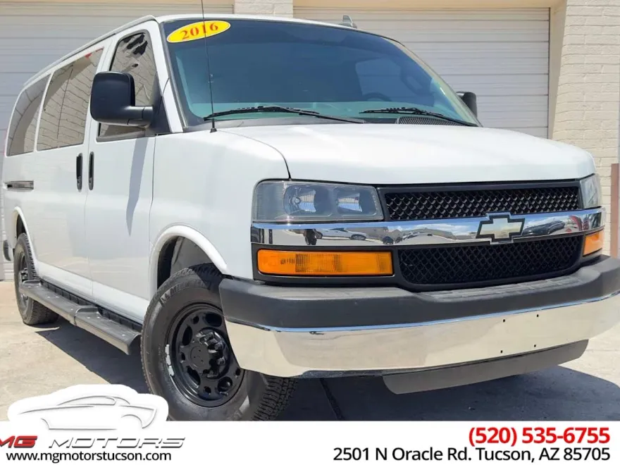 2016 Chevrolet Express Passenger LT photo 1