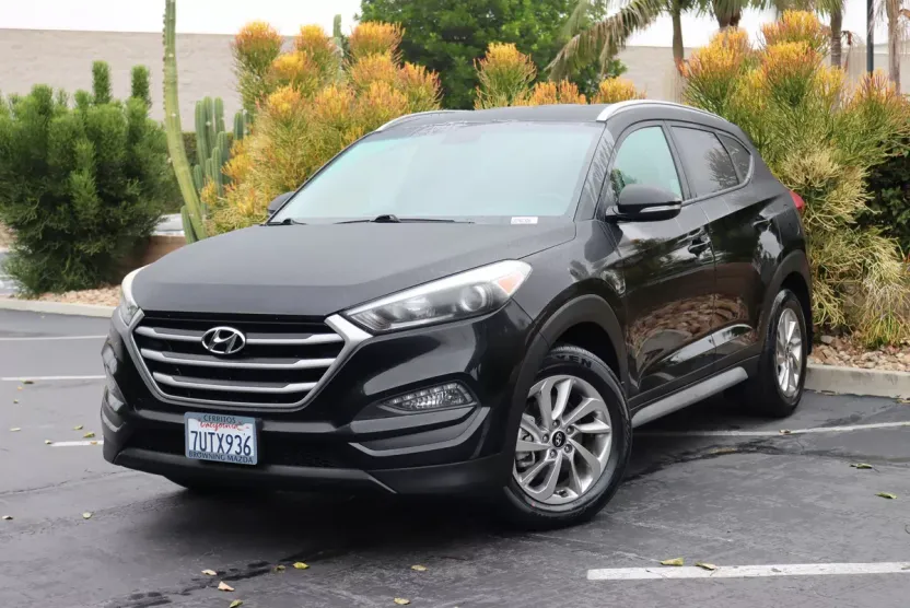 2017 Hyundai Tucson SE Plus photo 1