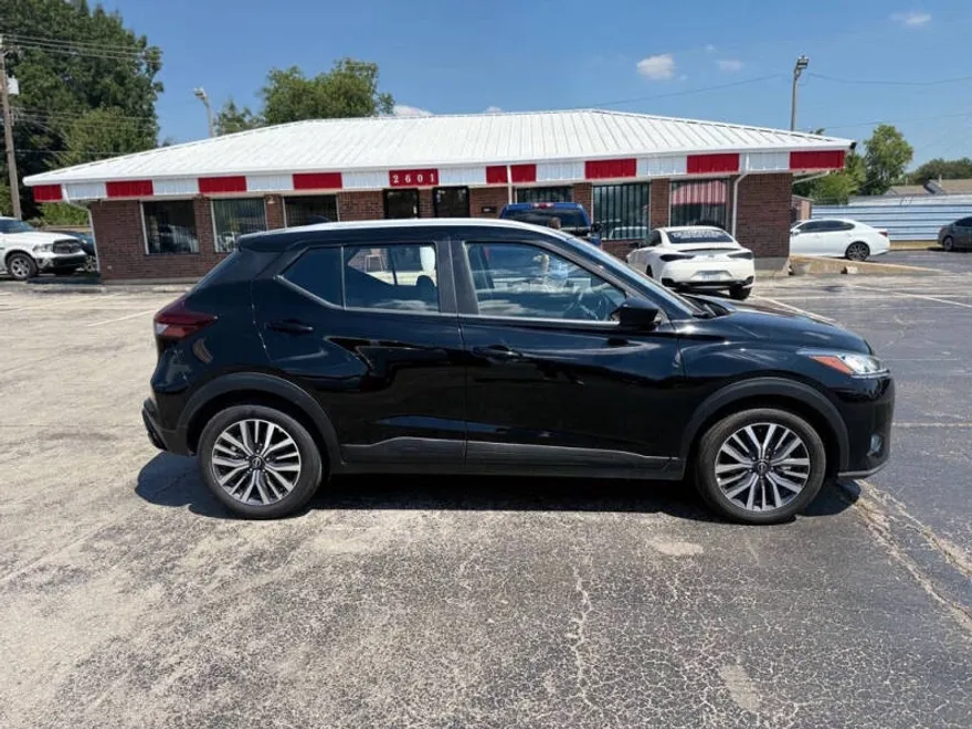 2022 Nissan Kicks SV photo 1