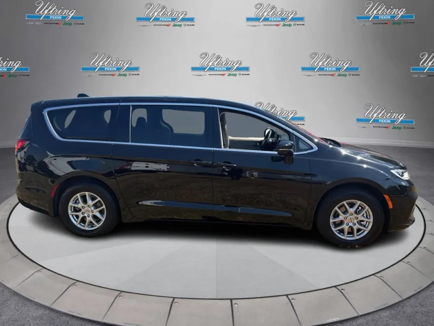 2024 Chrysler Pacifica Touring L photo 1