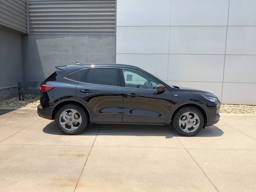2025 Ford Escape ST-Line photo 1