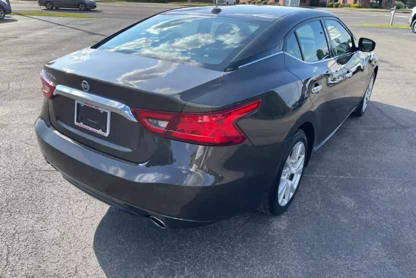 2016 Nissan Maxima S photo 1