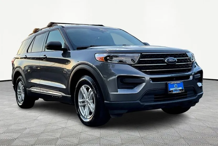 2021 Ford Explorer XLT photo 1
