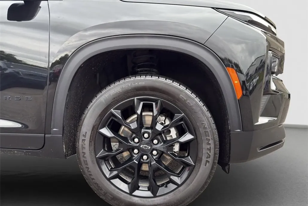 2024 Chevrolet Traverse LS photo 1