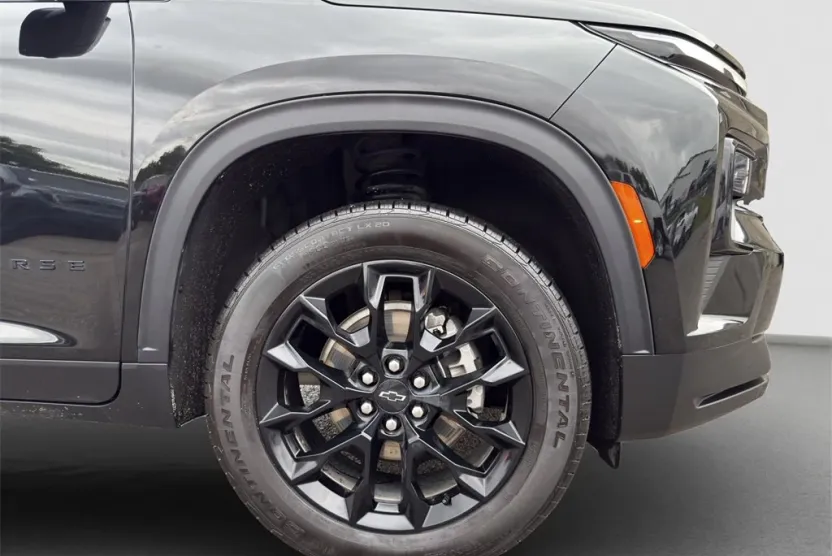 2024 Chevrolet Traverse LS photo 1