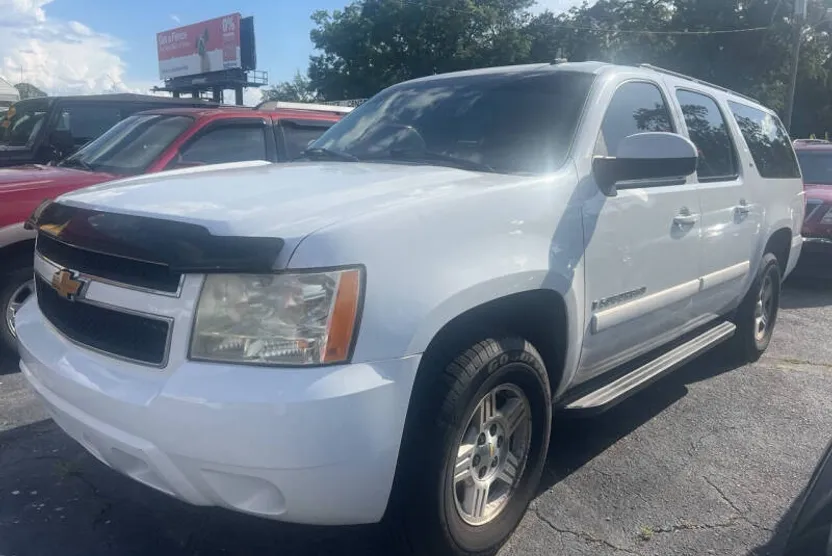 2008 Chevrolet Suburban LS photo 1