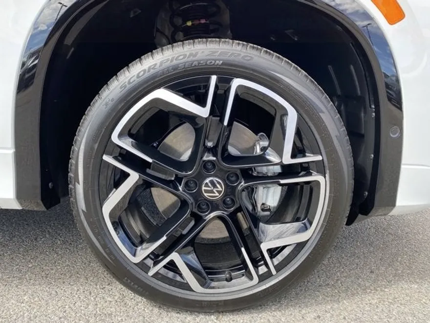 2025 Volkswagen Tiguan SEL R-Line Black photo 1
