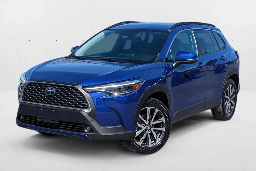 2023 Toyota Corolla Cross XLE photo 1