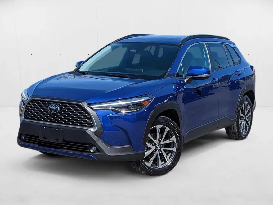 2023 Toyota Corolla Cross XLE photo 1