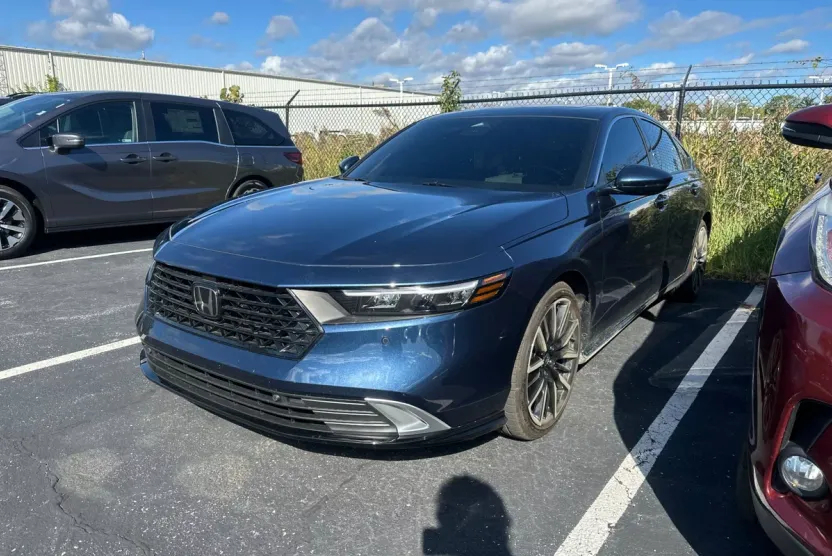 2025 Honda Accord Hybrid Touring photo 1
