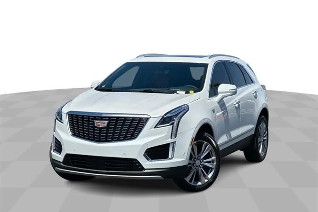 2025 Cadillac Optiq Luxury photo 3