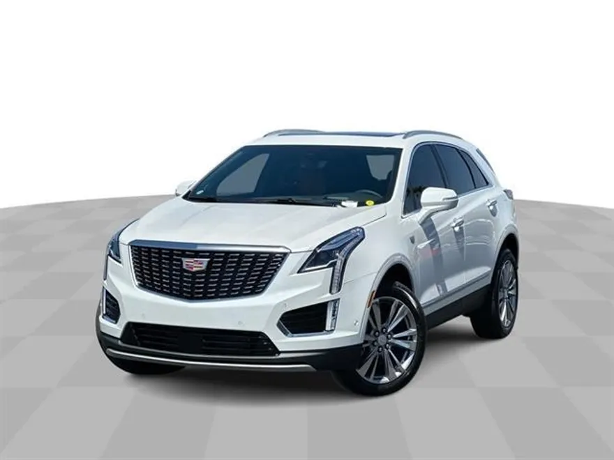 2025 Cadillac Optiq Luxury photo 3