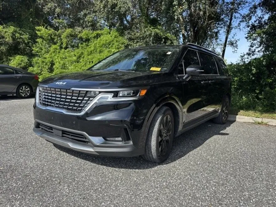 2023 Kia Carnival SX Prestige photo 1