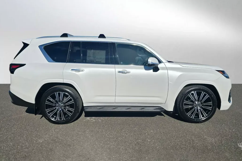 2025 Lexus LX 600 Luxury photo 1