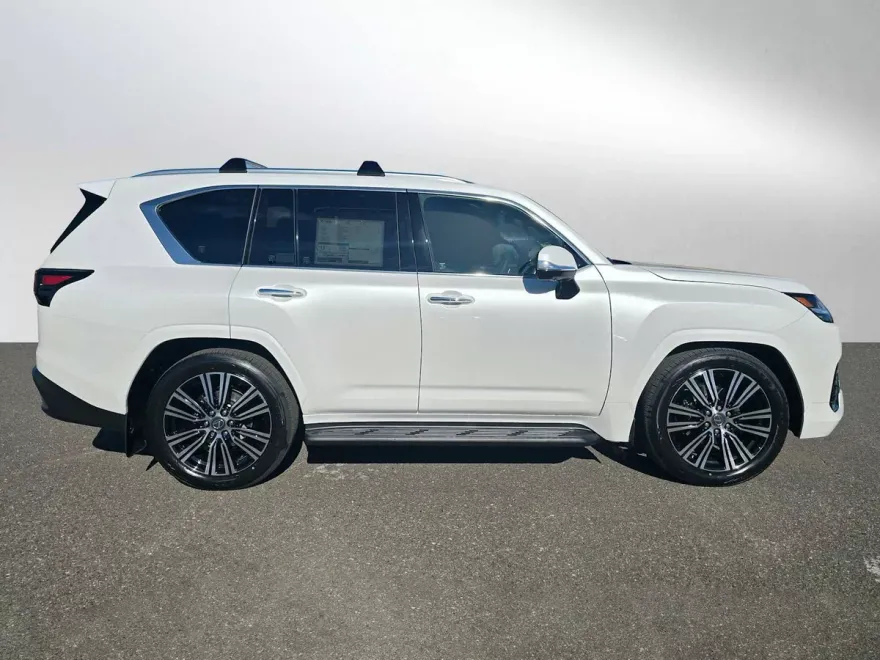 2025 Lexus LX 600 Luxury photo 1