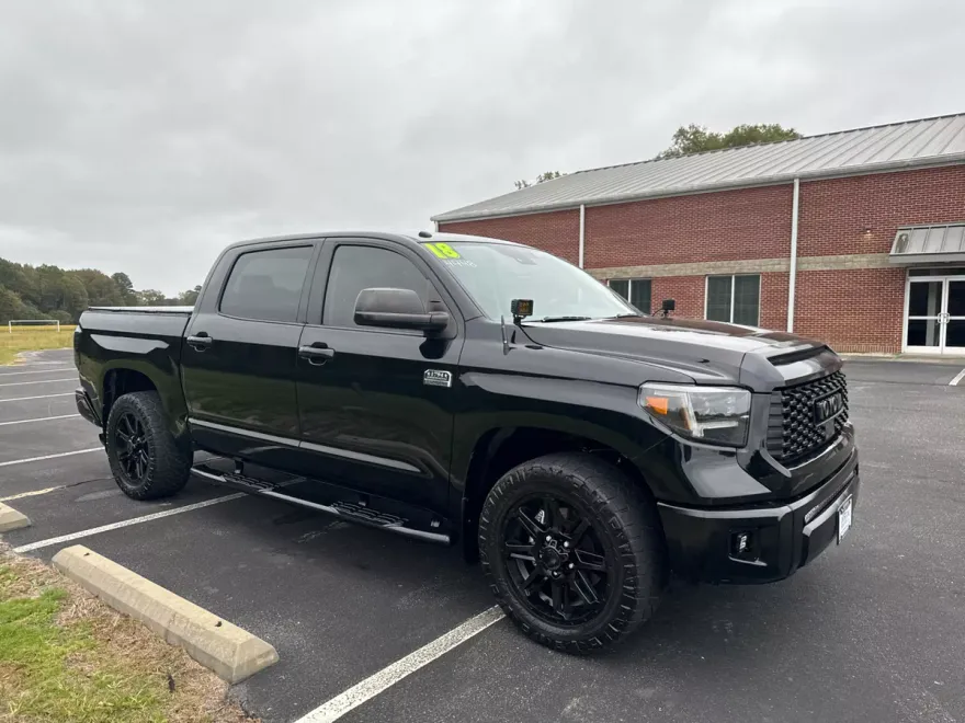 2018 Toyota Tundra SR5 CrewMax photo 1