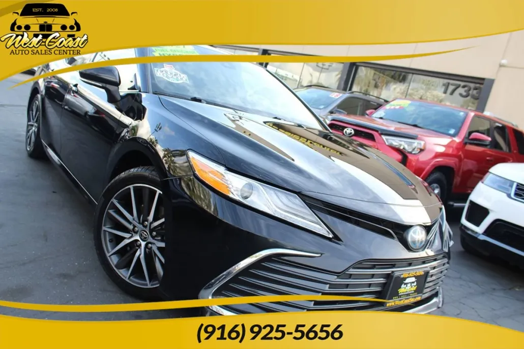 2021 Toyota Camry XLE photo 1