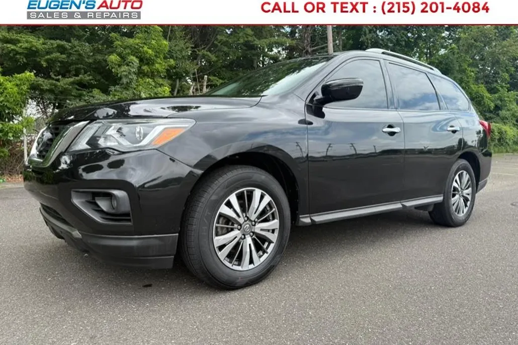 2017 Nissan Pathfinder 4x4 SV photo 1