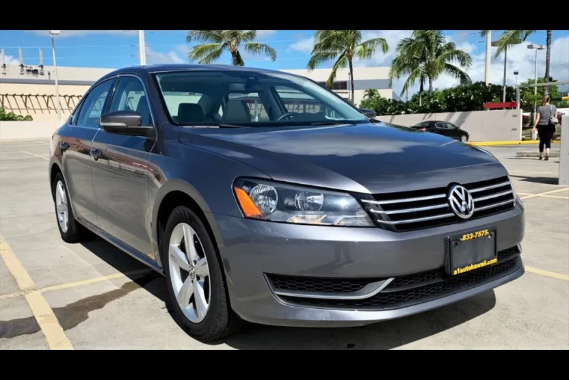 2013 Volkswagen Passat SE photo 1