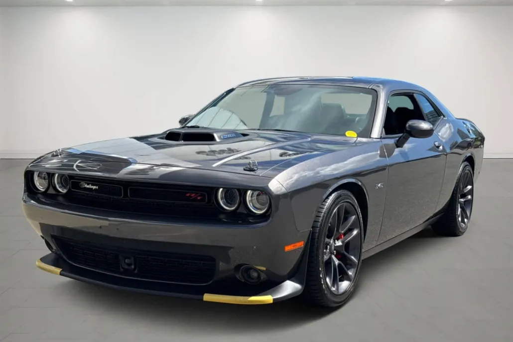 2023 Dodge Challenger R/T photo 1