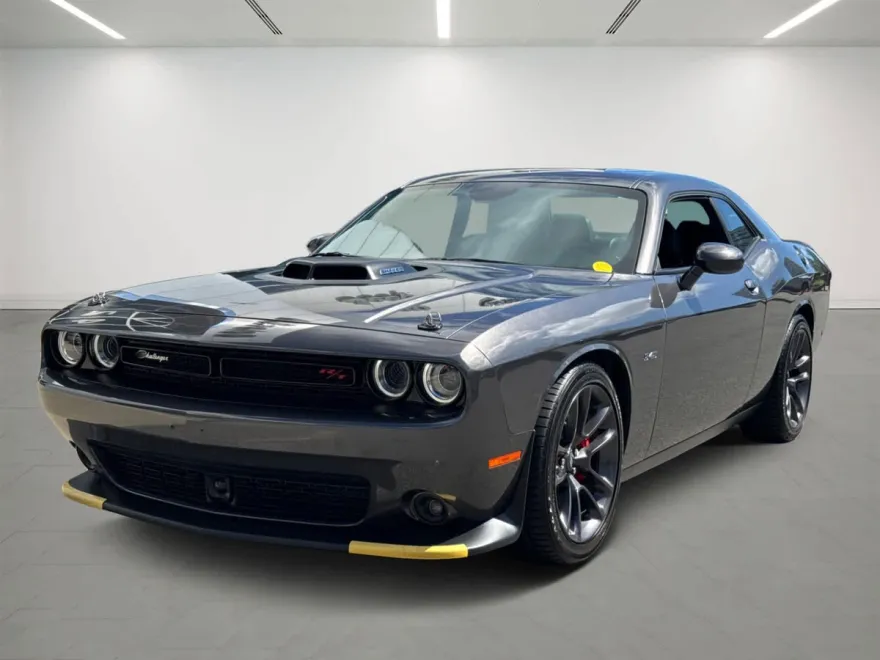 2023 Dodge Challenger R/T photo 1