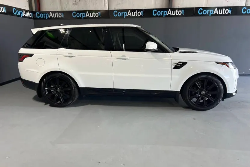2018 Land Rover Range Rover Sport HSE photo 1