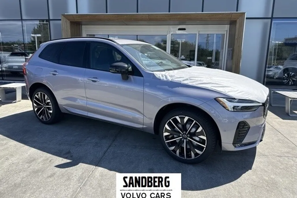 2026 Volvo XC60 B5 photo 1
