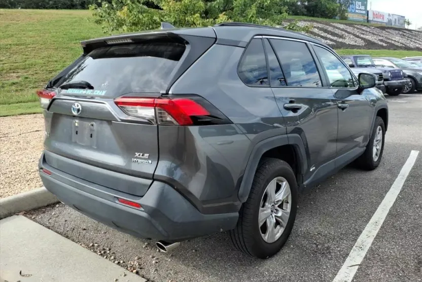 2019 Toyota RAV4 Hybrid XLE photo 1