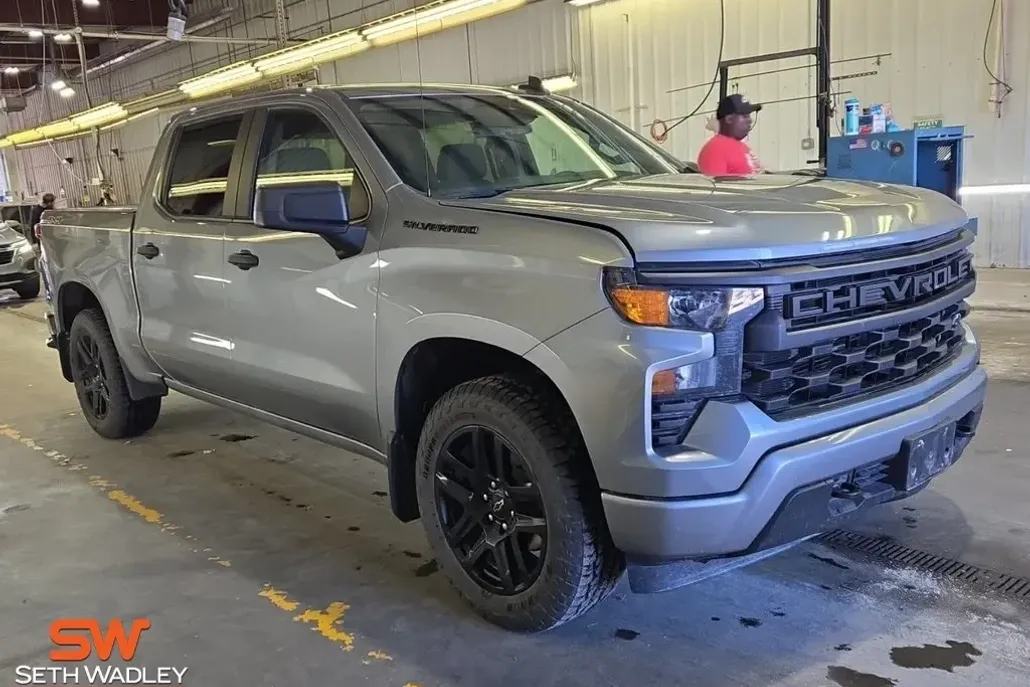 2023 Chevrolet Silverado 1500 Custom photo 1
