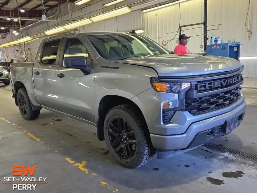 2023 Chevrolet Silverado 1500 Custom photo 1