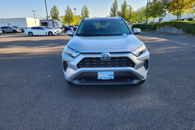 2023 Toyota RAV4 Hybrid LE photo 1