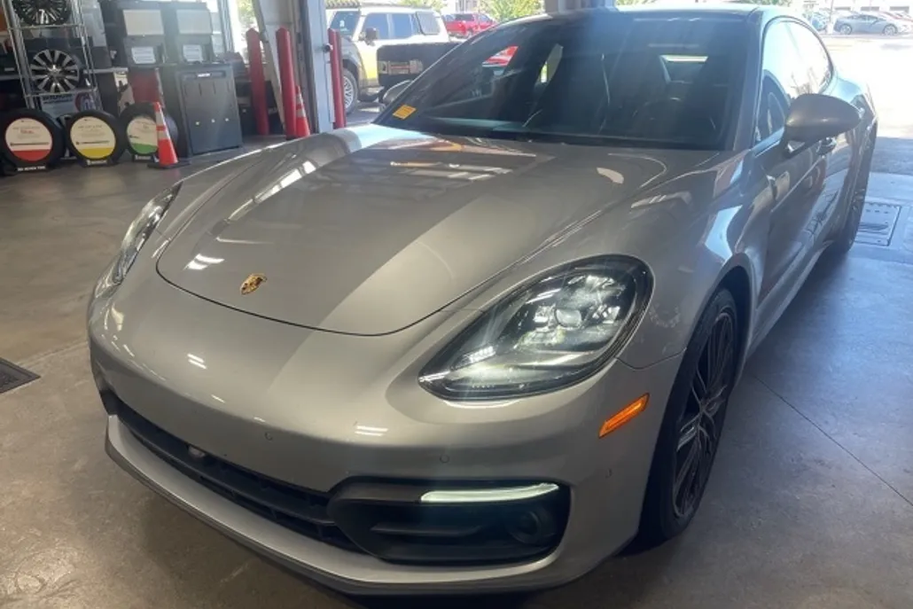 2021 Porsche Panamera 4 photo 1