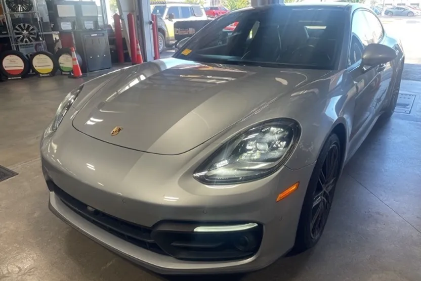 2021 Porsche Panamera 4 photo 1