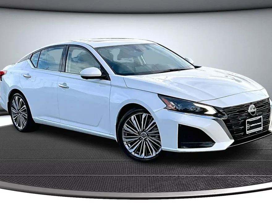 2023 Nissan Altima 2.5 SL photo 1