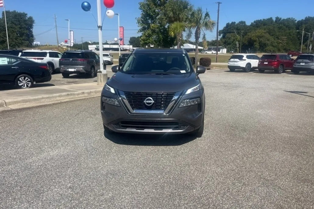 2023 Nissan Rogue SL photo 1