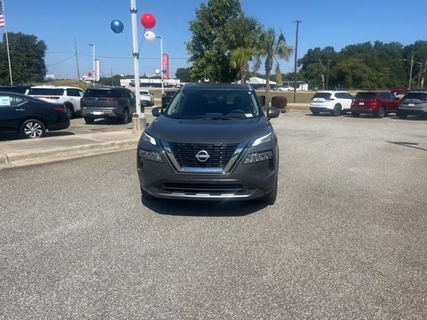 2023 Nissan Rogue SL photo 1