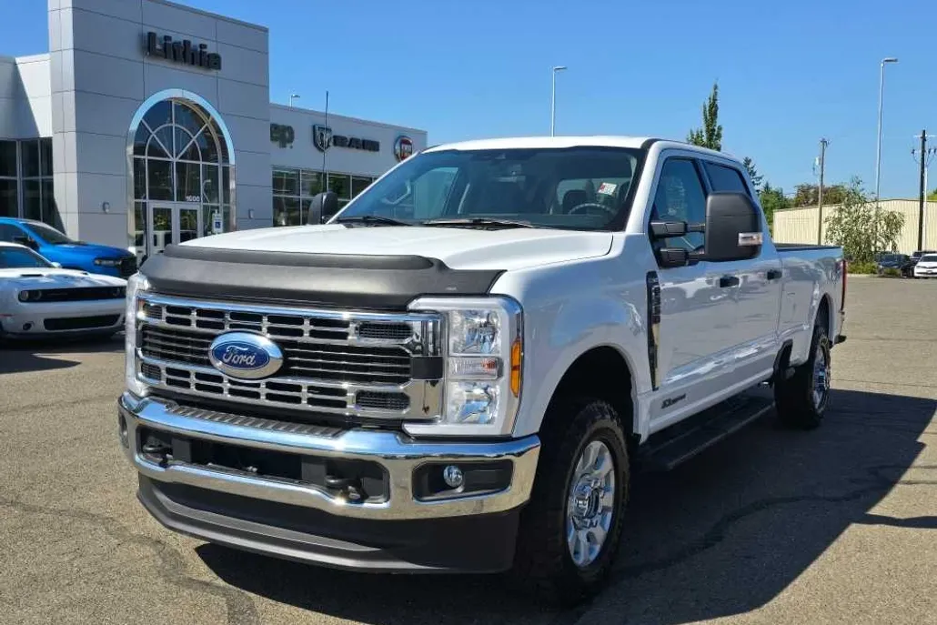 2023 Ford F-350 XLT photo 1