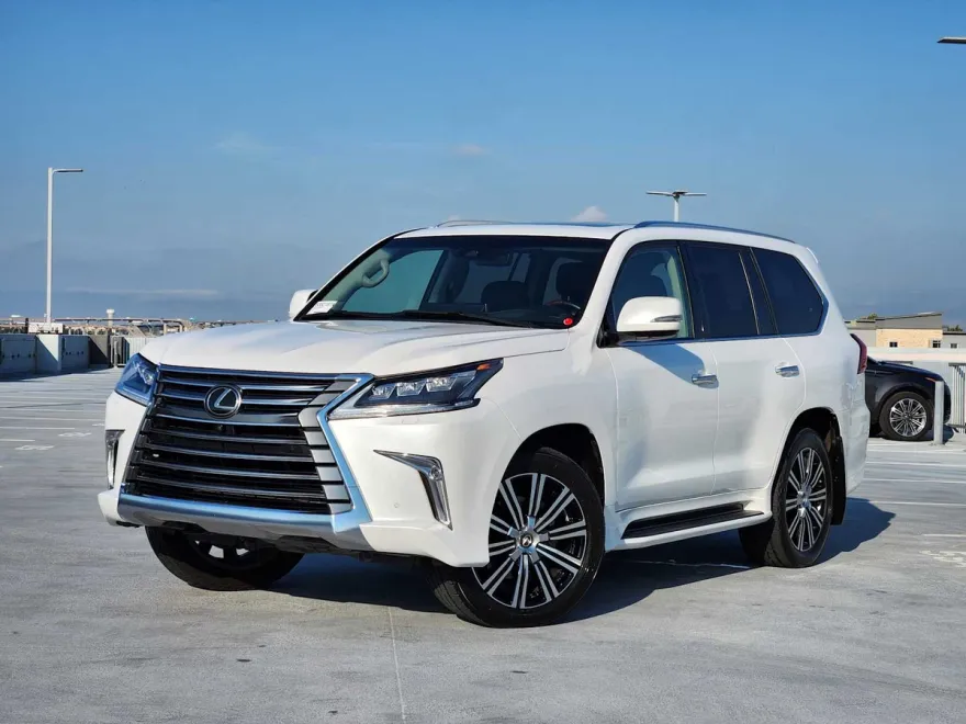 2021 Lexus LX 570 photo 1