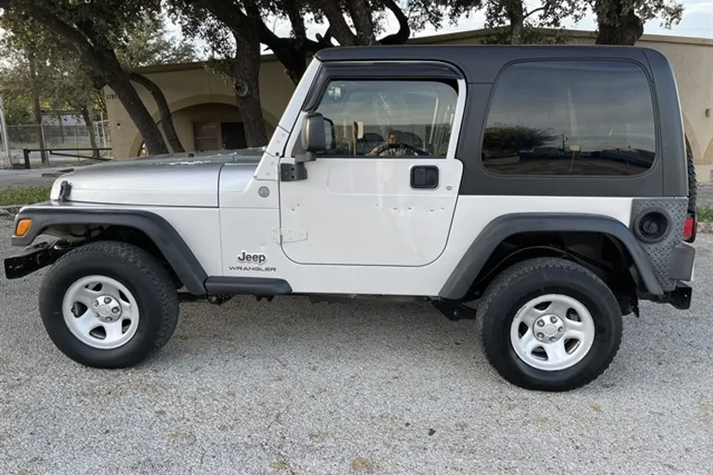 2004 Jeep Wrangler TJ Sport photo 1