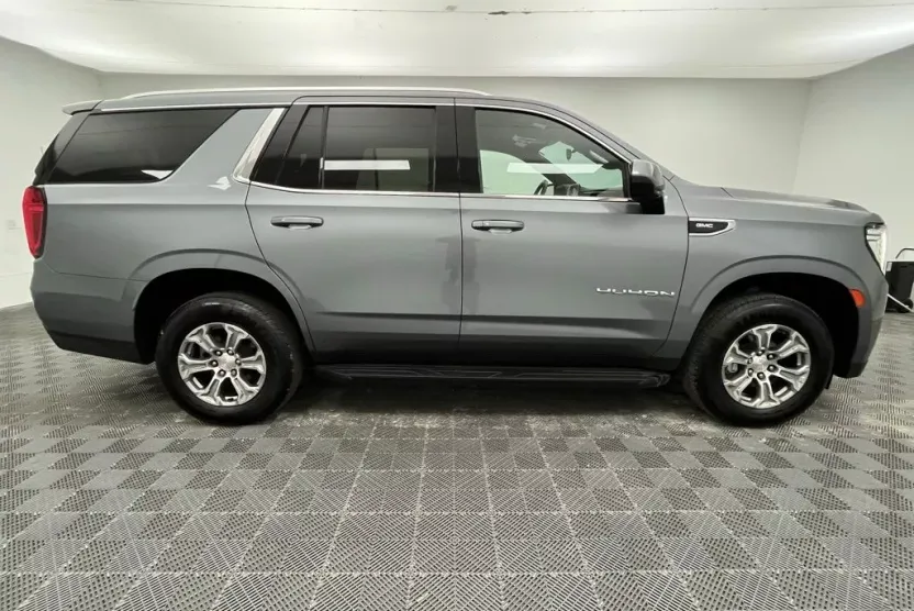 2022 Gmc Yukon SLE photo 1