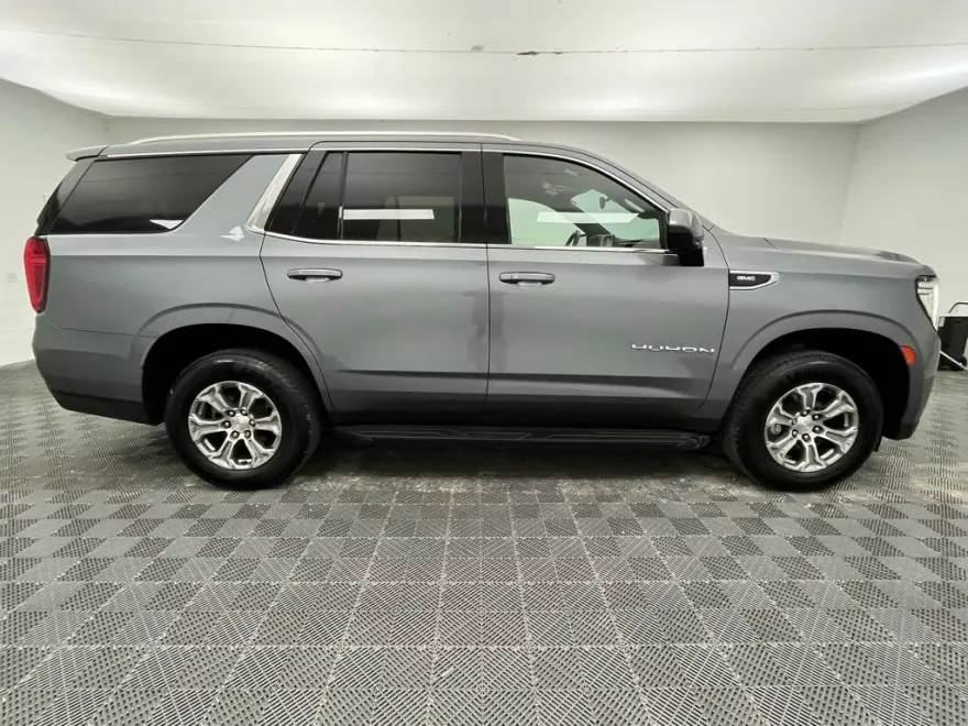 2022 Gmc Yukon SLE photo 1