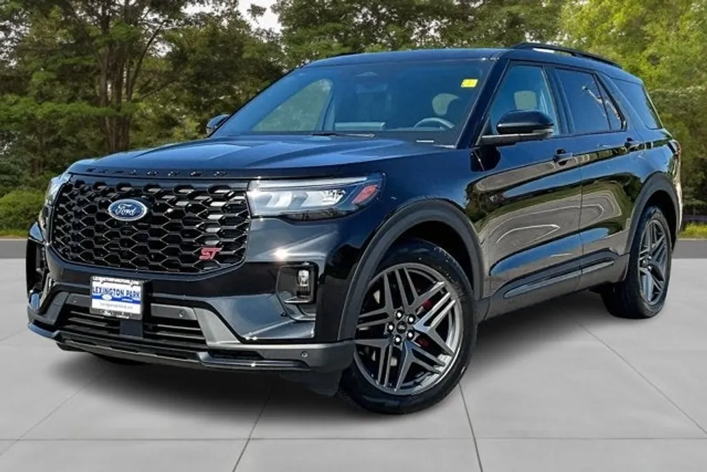 2025 Ford Explorer ST photo 1