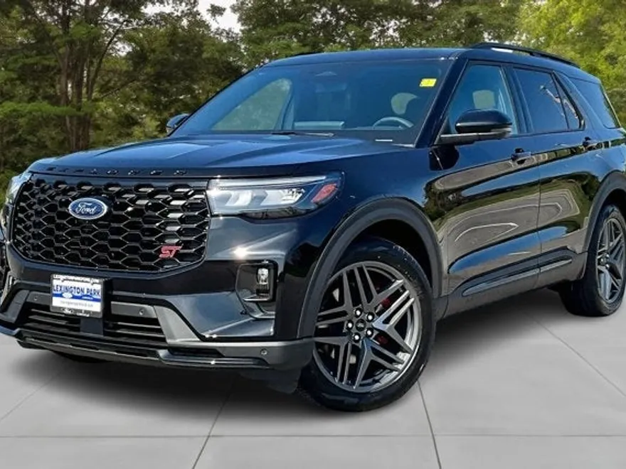 2025 Ford Explorer ST photo 1
