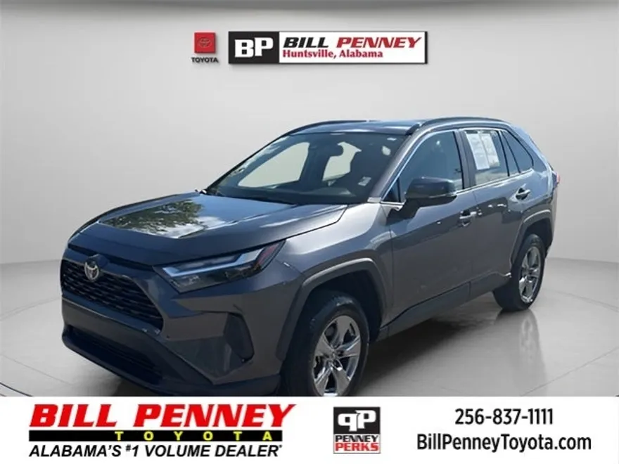 2024 Toyota RAV4 XLE photo 1