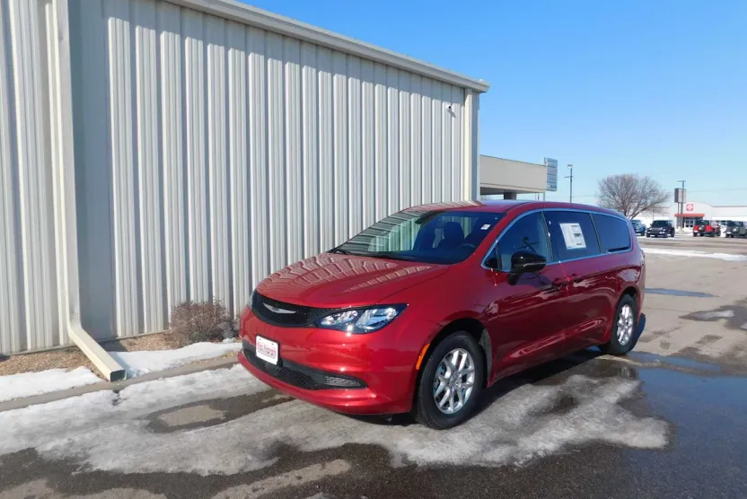 2025 Chrysler Voyager LX photo 1