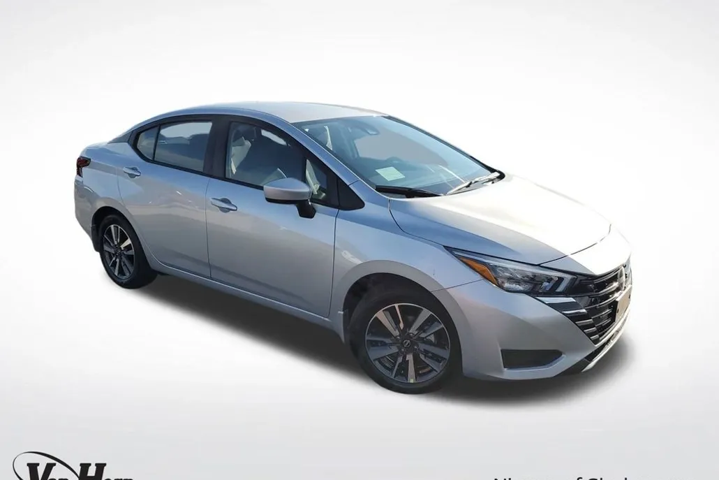 2025 Nissan Versa 1.6 SV photo 1