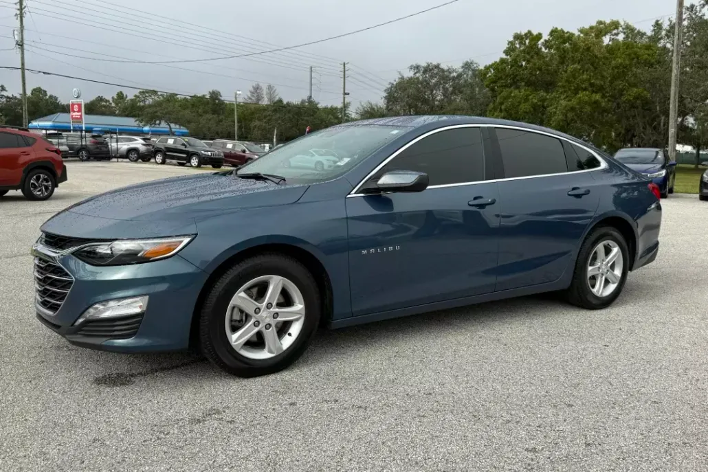 2024 Chevrolet Malibu 1LT photo 1