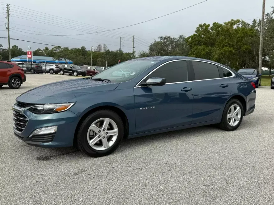 2024 Chevrolet Malibu 1LT photo 1